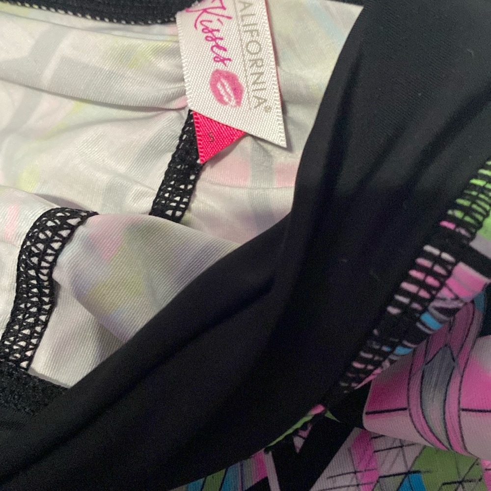 California Kisses Shorts Girls Small - Picture 2 of 3